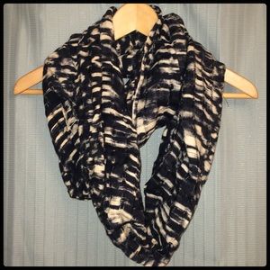 Black & Cream Striped Scarf